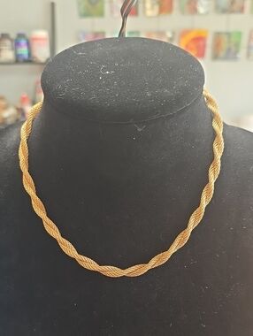 Sarah Coventry Elegant Twisted Gold Mesh Necklace - Women Jewelry 7"